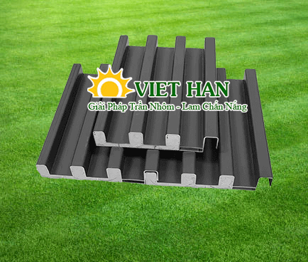 Cầu Thang Kính Mái lợp lam nhôm sóng