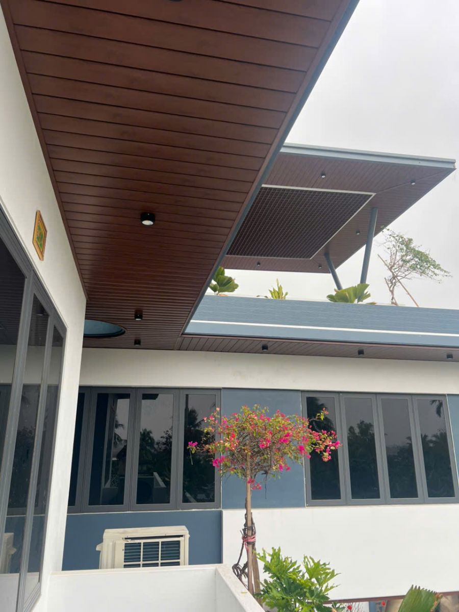 Trần nhôm giả gỗ ban công chịu nắng mưa