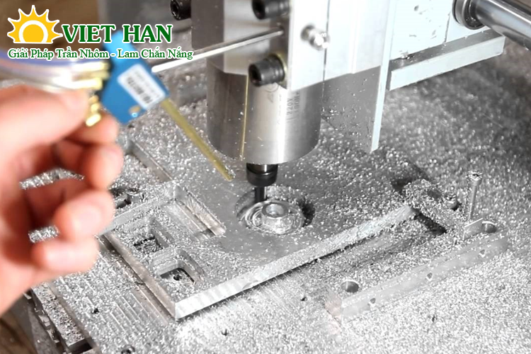 Cắt nhôm tấm CNC là gì? Ứng dụng cắt nhôm tấm CNC trong cuộc sống